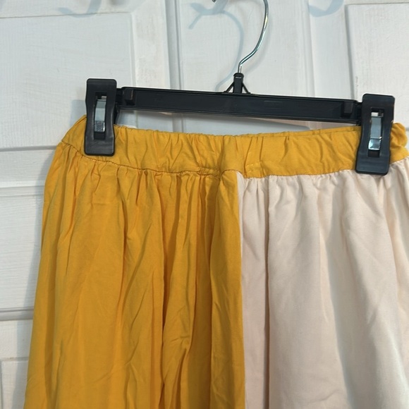 Motoreta Yellow and green mini skirt size 4 women’s - Picture 2 of 5